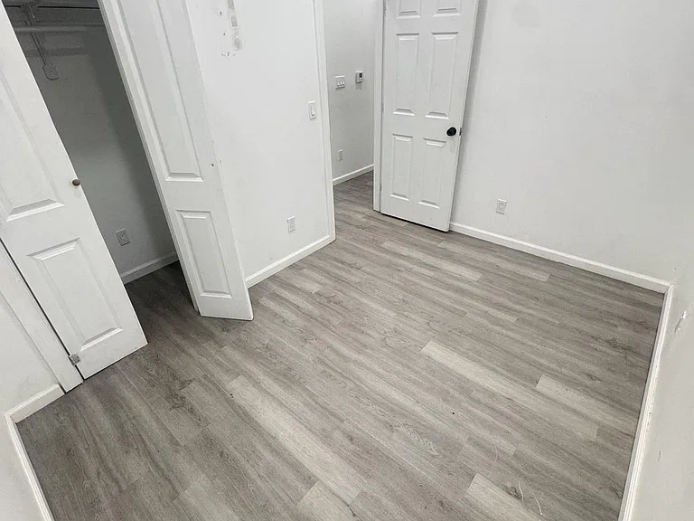 2328 Nicholas St — Photo 7