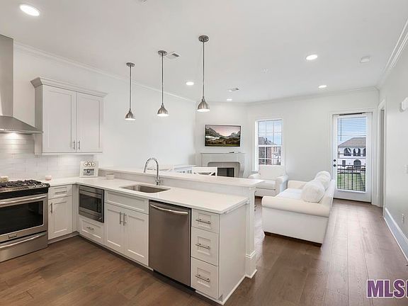 2nd image of 8211 Village Plaza Ct #2C