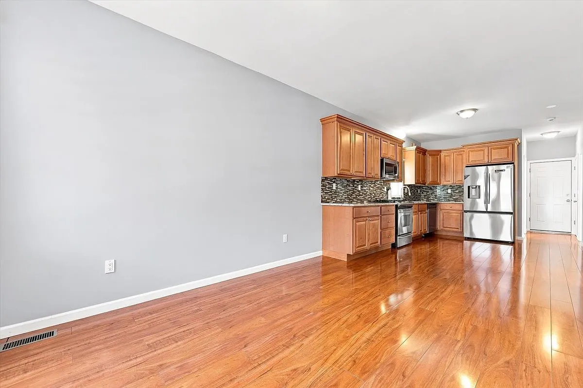 2 bed, $2,400 — Photo 3