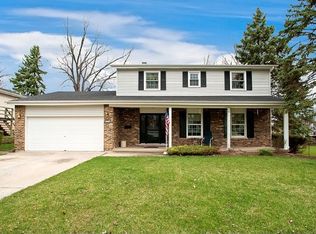 702 Maple Ln, Darien, IL 60561
