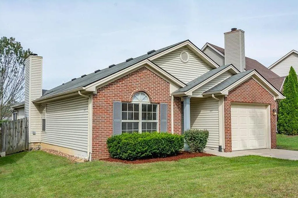 3 bed, 1403 sqft, $1,800 — Photo 1