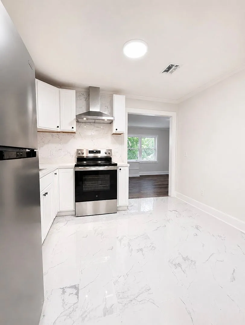 For Rent- 4 bedroom 2 bath remodeled home Available October 1st — Photo 4
