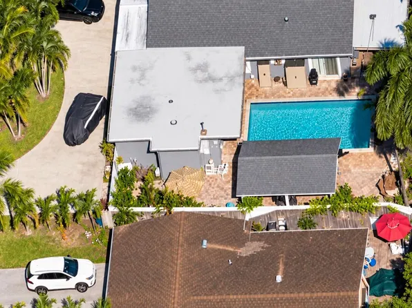 692 HARTH Drive, West Palm Beach, FL 33415