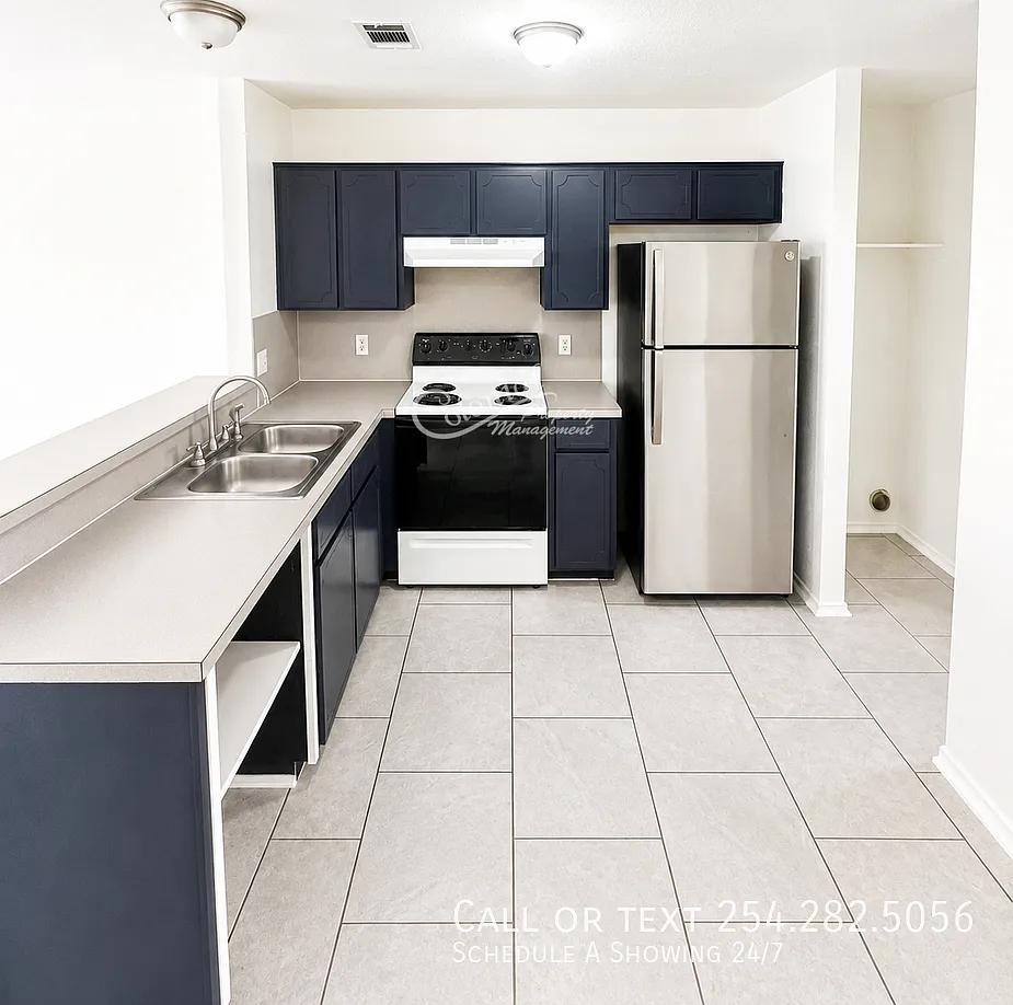 2 bed, 1.0 bath, 910 sqft — Photo 4
