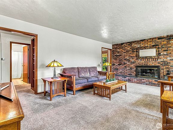 3rd image of 1587 Olive Street