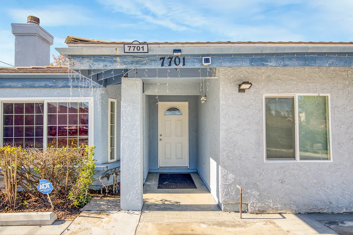 Building Photo - 7701 Baird Ave