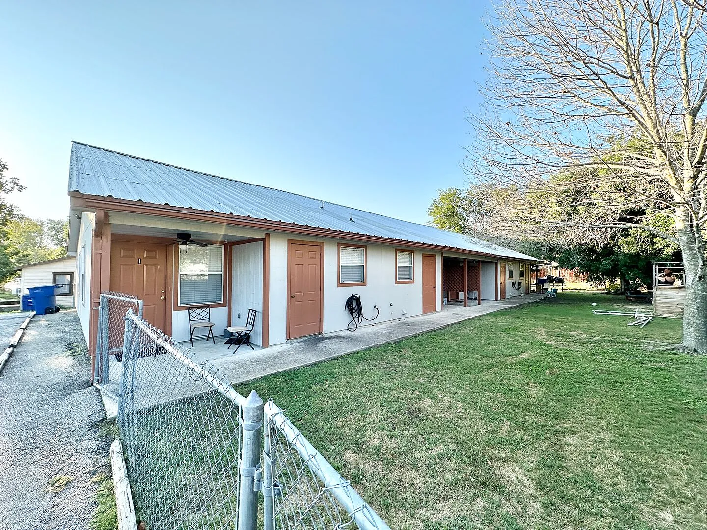 401 W Lincoln Ave — Photo 1