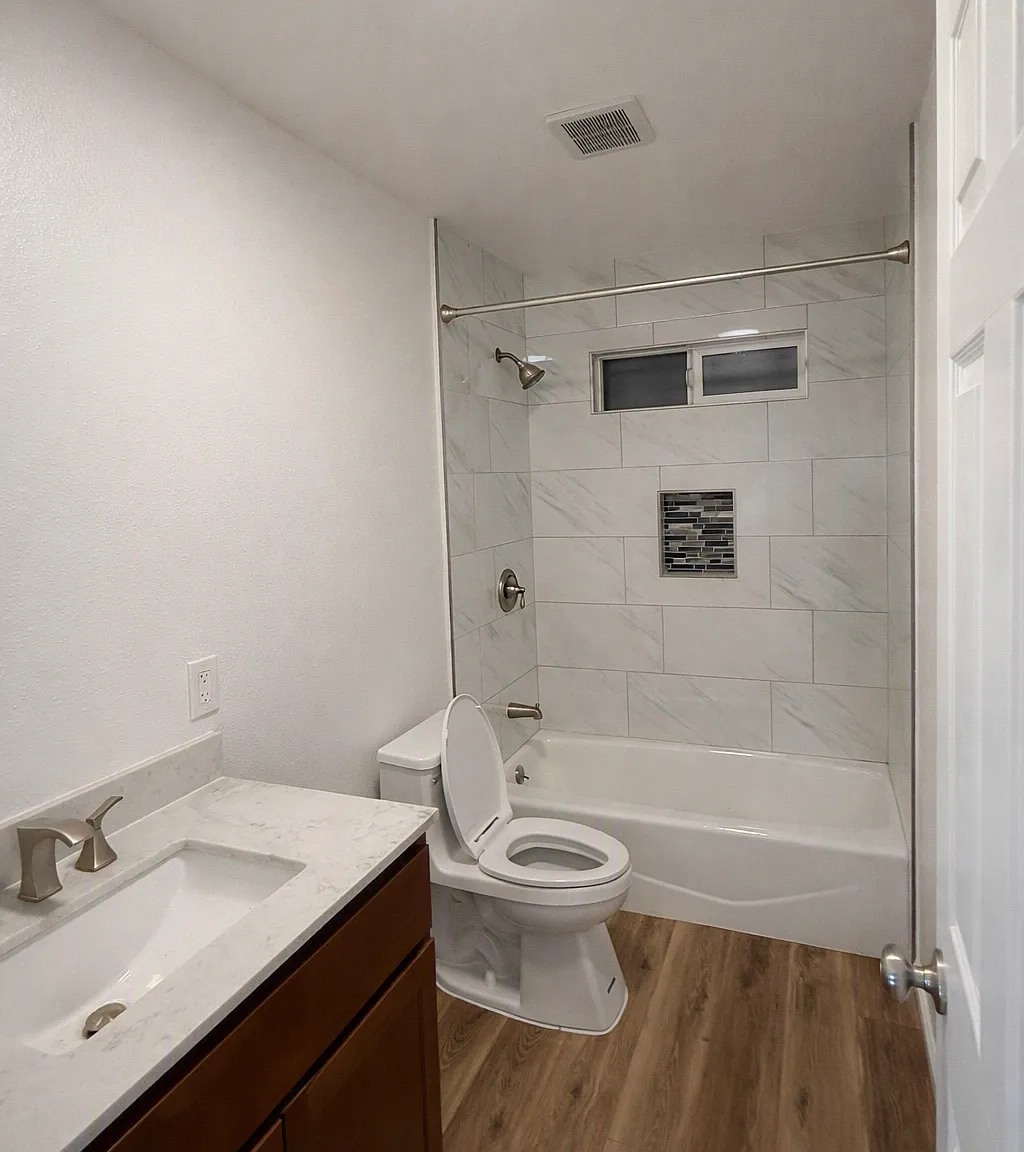 2 bed, 800 sqft, $2,700 — Photo 2