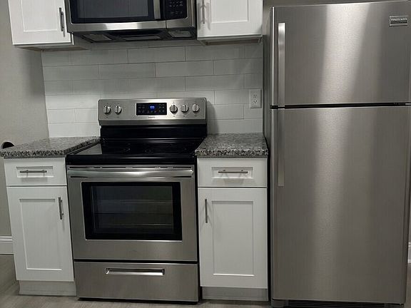 3rd image of 2445 Julia Ave APT B