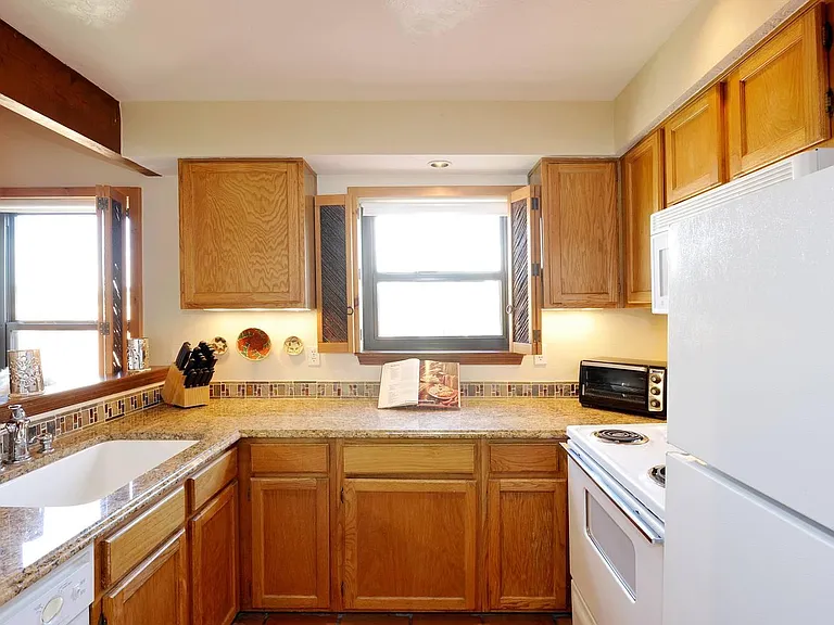 1538 Avenida De Las Americas #B — Photo 8