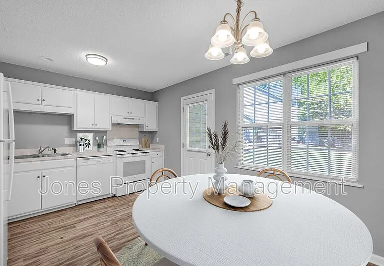 134 Aaron Pl NW — Photo 12