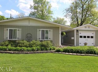 1905 Golden Dr, Bloomington, IL