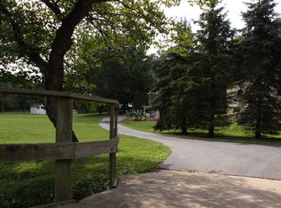 867 Raynor Rd, Dixon, IL 61021