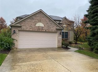 19303 Charter Ln, Strongsville, OH 44149