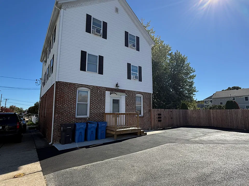 13 Tweed St #2