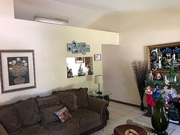 3rd image of 1451 Hendren Dr