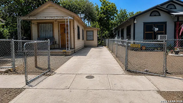 1817 San Luis St — Photo 15