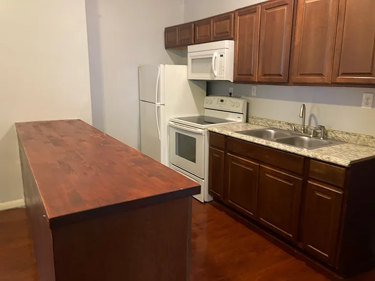 713 Dinwiddie St #A — Photo 5