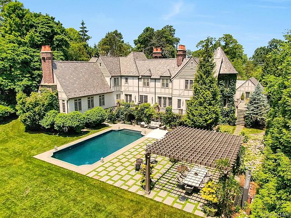 5th image of 19 Park Drive S