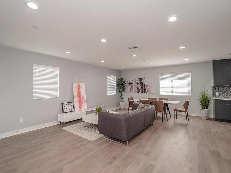 7199 S La Cienega Blvd — Photo 35