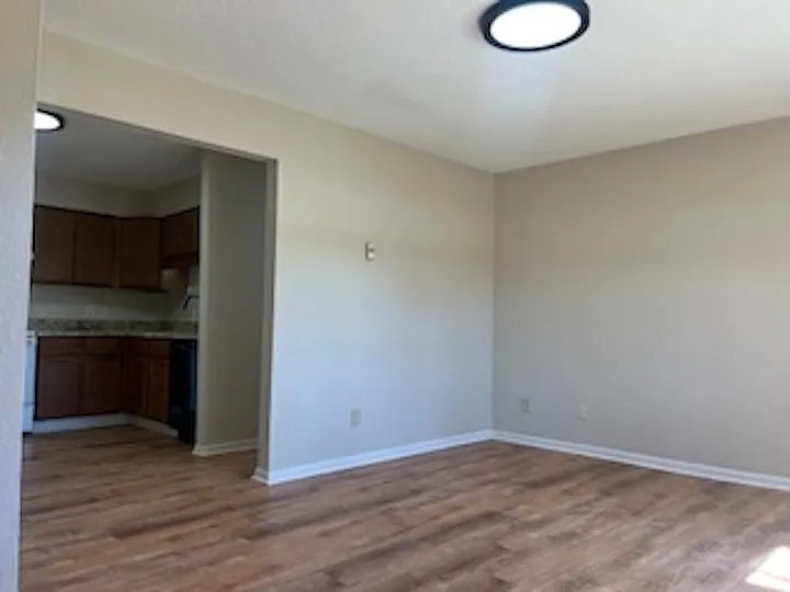 205 W Graham St #4 — Photo 7