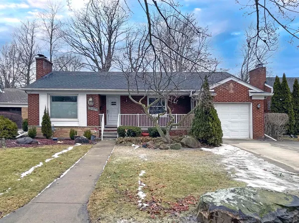 1222 Anita Ave, Grosse Pointe Woods, MI 48236