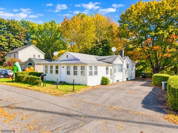 5 New St, Wanaque Boro, NJ 07465