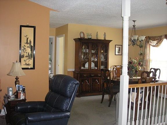 4th image of 115 Turning Leaf Ln