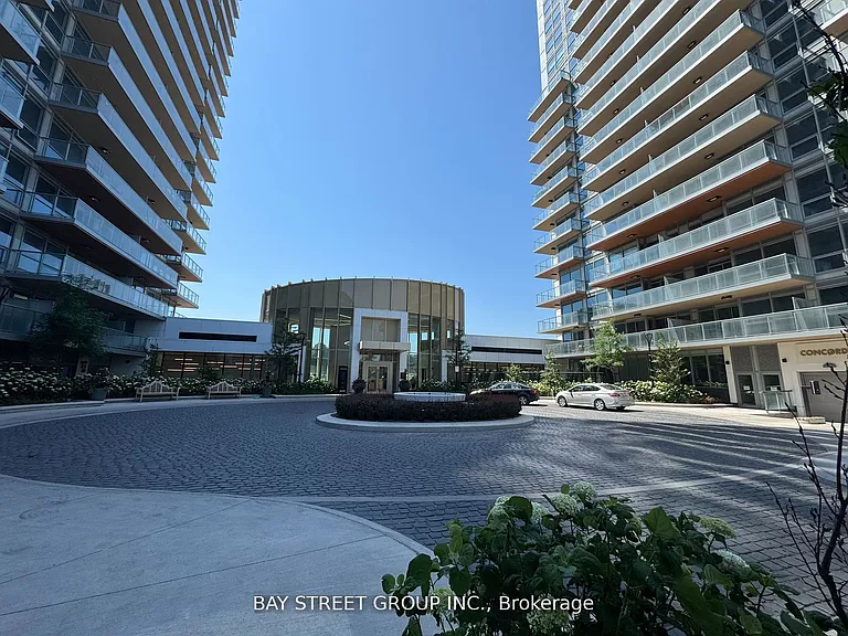 27 McMahon Dr #1512 — Photo 2