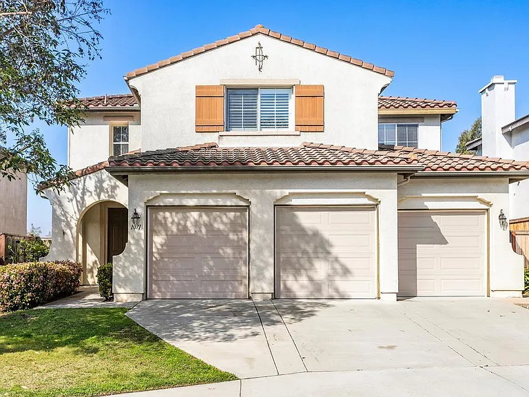 1071 Greenway Rd — Photo 1