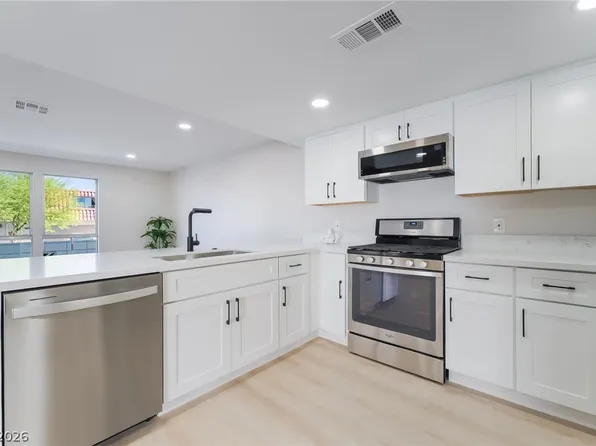 3743 Colonial Dr, Las Vegas, NV 89121