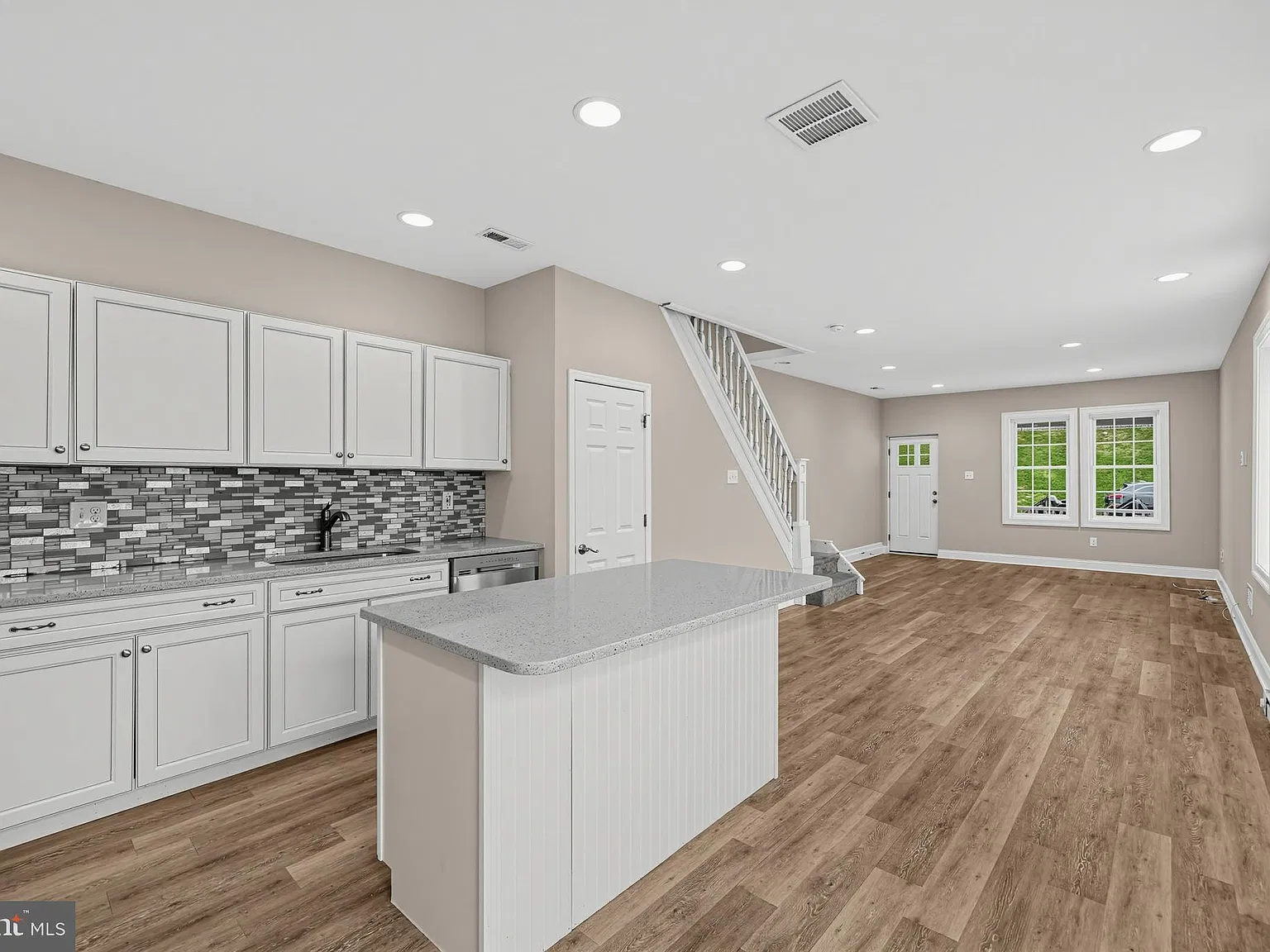 3 bed, 1.5 bath, 1456 sqft, $3,300 — Photo 2