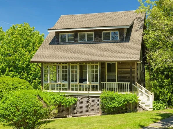 6 Chapel Pl, Westerly, RI 02891