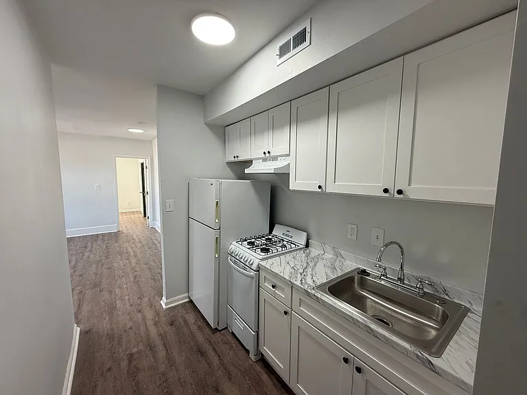 1150 17th St NE — Photo 18