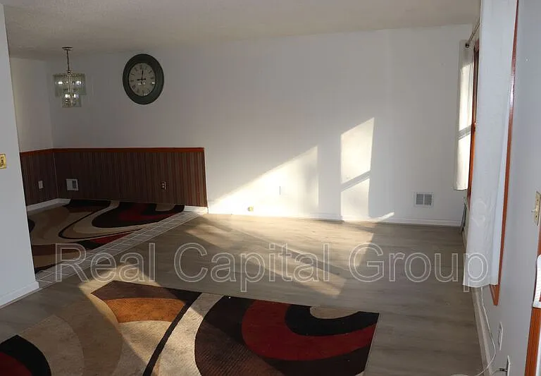 5 Cheryl Ct — Photo 3