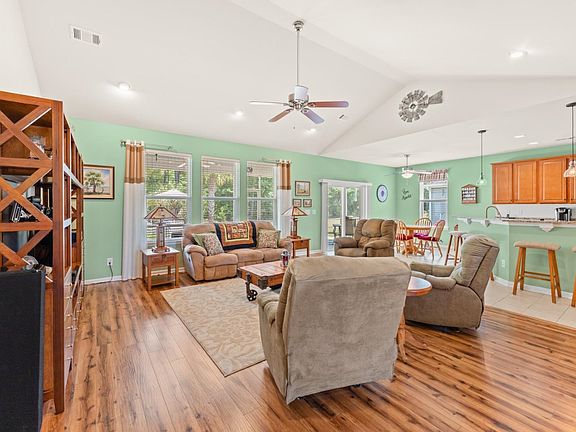 5th image of 733 Lafayette Park Dr.