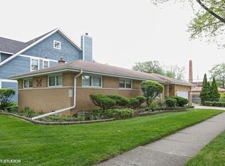 901 Sherwood Rd, La Grange Park, IL 60526