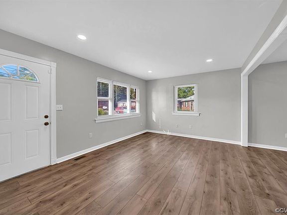 3rd image of 4 Gloucester Cir