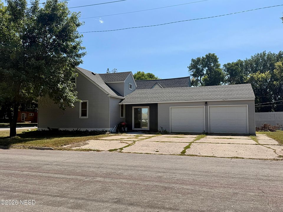 1st image of 802 S 2nd St