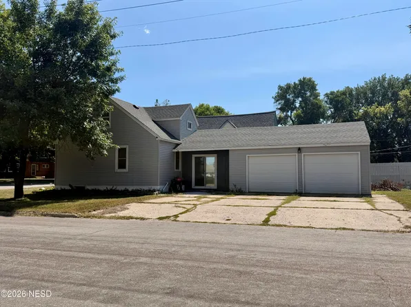 802 S 2nd St, Milbank, SD 57252