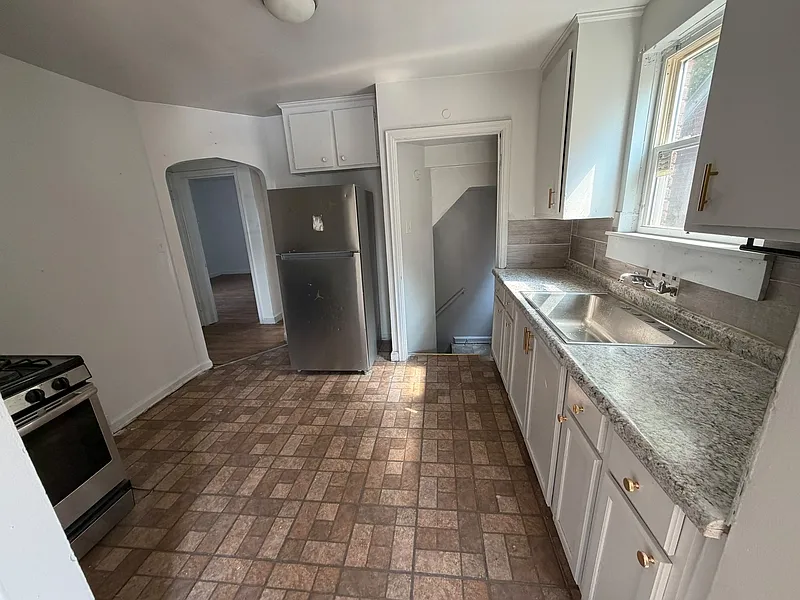 3 bed, 1.0 bath, 1150 sqft, $1,375 — Photo 4