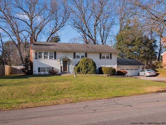 2nd image of 142 Fairway Drive