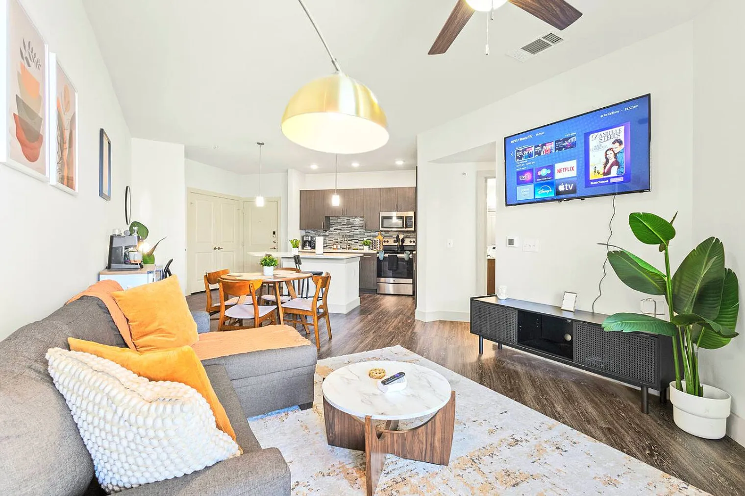 1 bed, 1.0 bath, 753 sqft, $3,439 — Photo 2