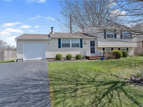 8030 Pickett Ln, Cicero, NY 13039