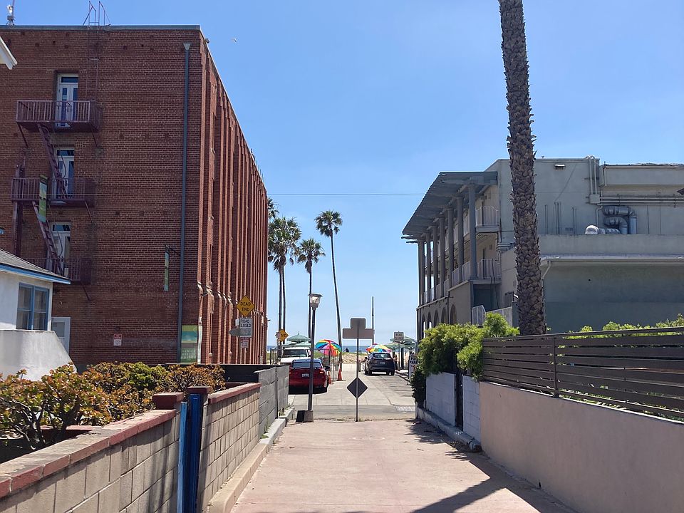 Front walkway to beach