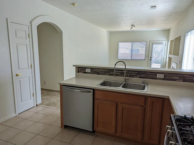 1008 Kiska St NW — Photo 6
