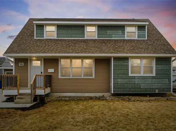 102 Patricia Ln NW, Cedar Rapids, IA 52405