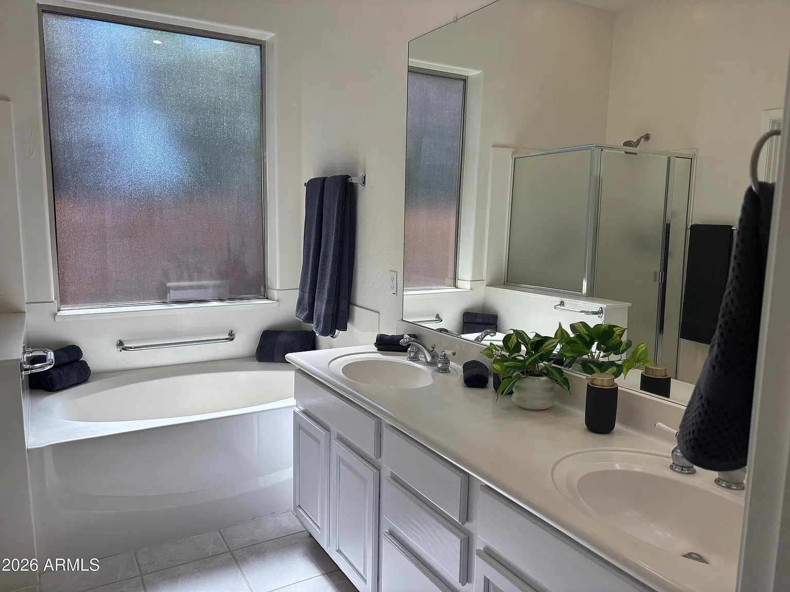 3 bed, 2.0 bath, 1679 sqft, $3,100 — Photo 2