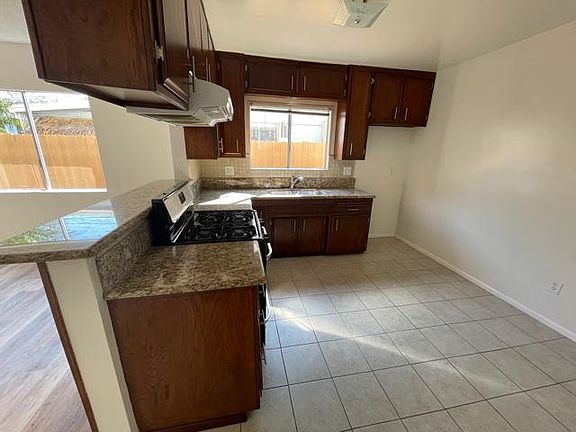 4th image of 211 13th St #1/2