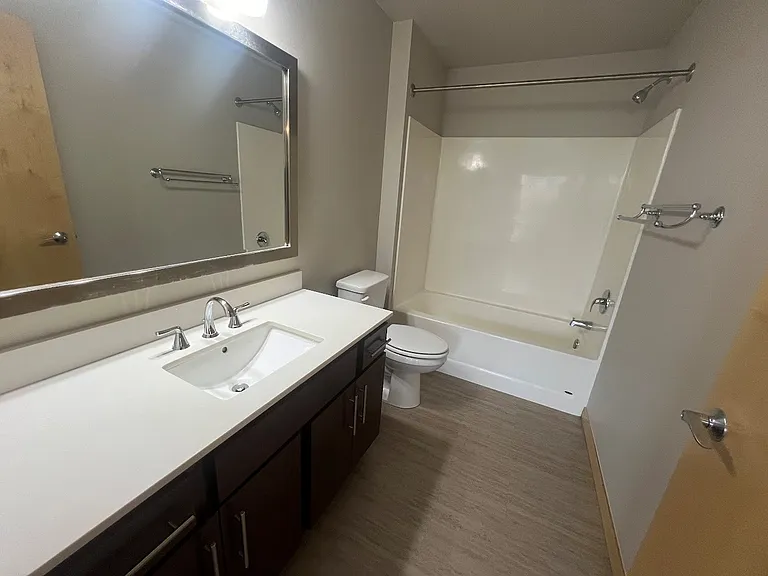 Venture Luxury High Rise — Photo 131